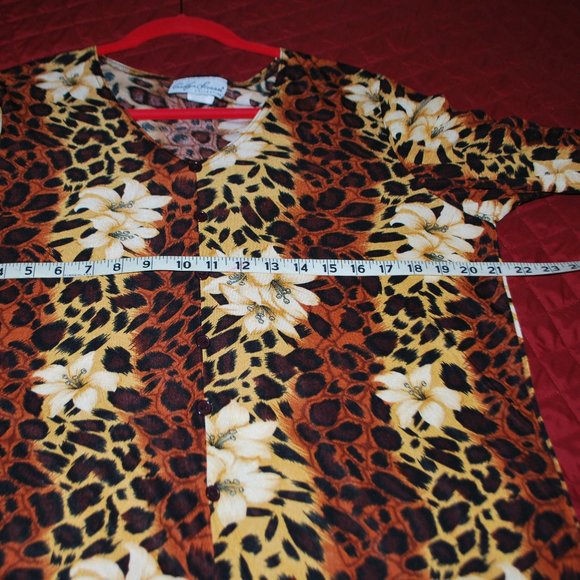 Floral & Leopard V-neck Top - Carolyn Strauss, L - Picture 10 of 13